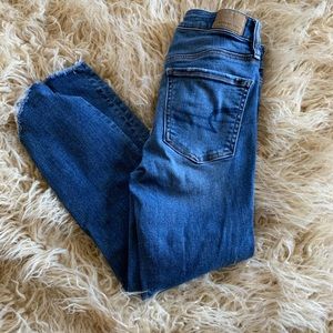 AE Ripped High Waisted Skinny Jeans (SHORT)